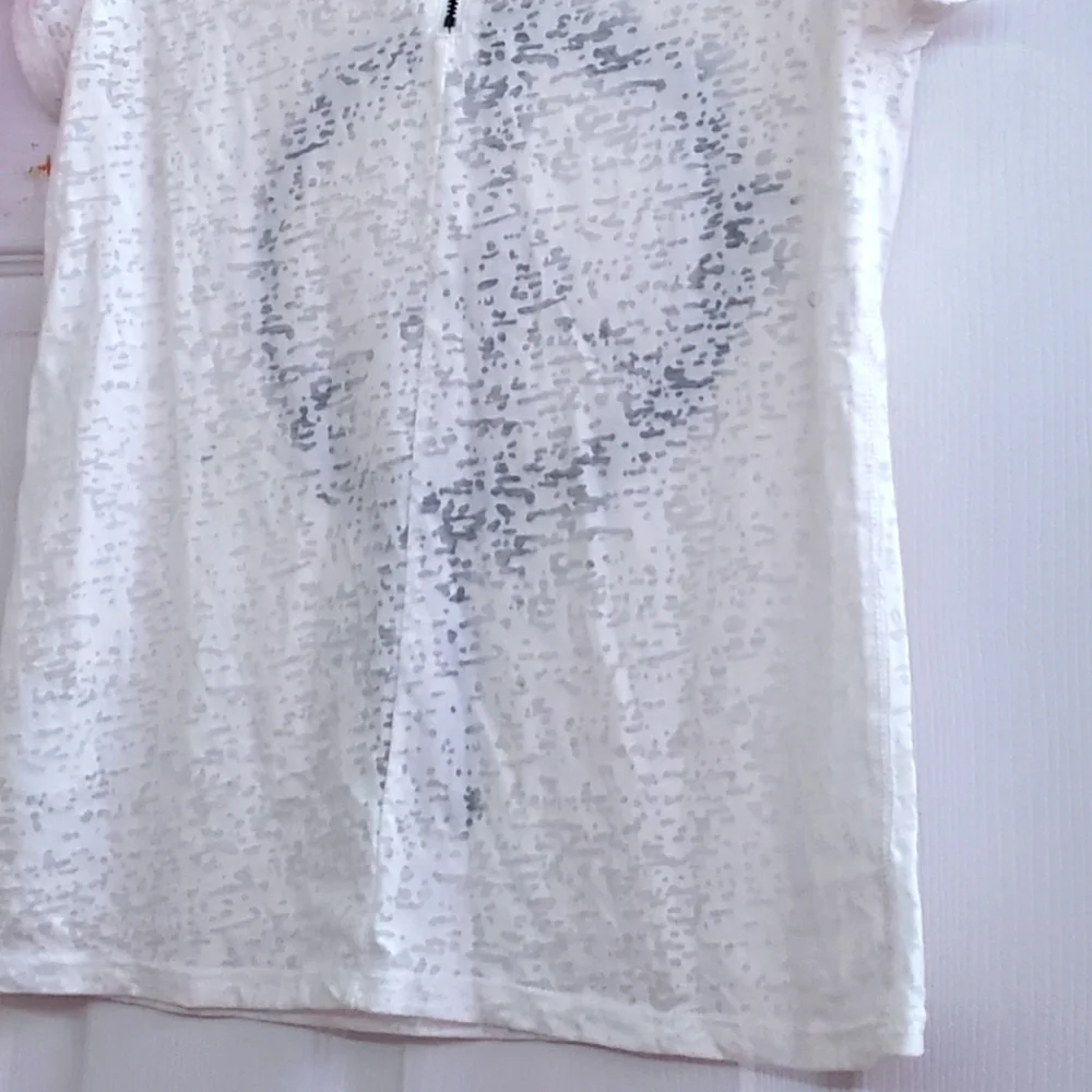 H&M  White Short Top With Peace Logo - Picture 7 of 8